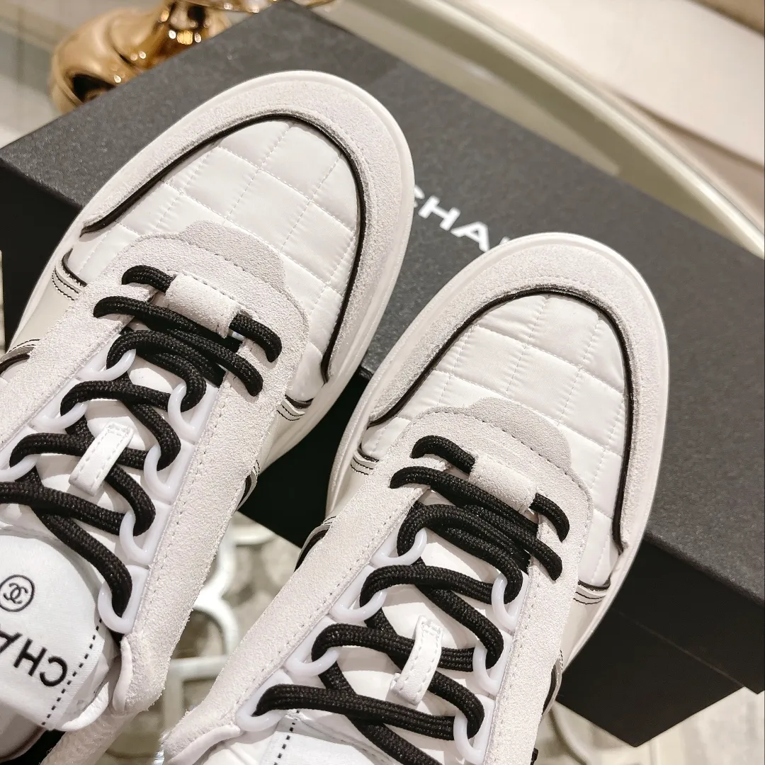 👟👟Ex-factory price 600 Chanel 23C Latest hot style Panda Black and white sneakers Casual sneakers Xiaoxiang Year-end hot item Classic black and white Panda color diamond fresh color matching Coco girls must buy, super beautiful fabric: original customized cowhide + technical cloth inner lining: original imported breathable mesh lining outsole: original molded rubber + T👟👟 ex-factory price U combination Bottom thickness: 3CM Size: Women's 35-40